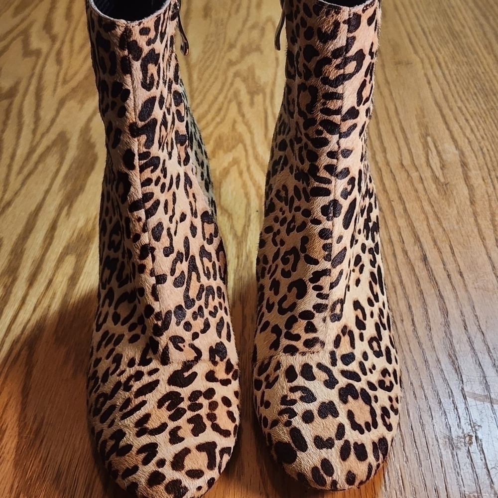Halogen Alexa Booties Leopard Print Calf Hair Ankle Side Zip Block Heel Women's - Picture 12 of 13